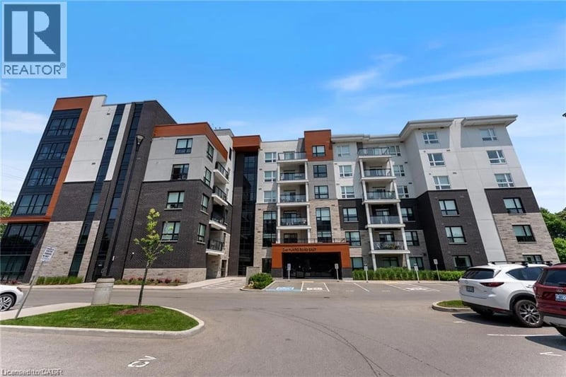 #202 340 PLAINS Road East, Burlington, Ontario, L7T0C2, Burlington, Ontario — photo 1 of 5