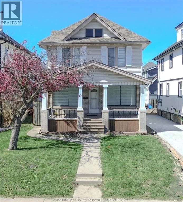 421 HALL, Windsor, Ontario, N9A2L7, Windsor, Ontario — photo 1 of 5
