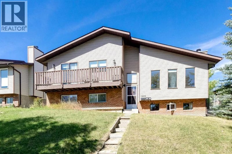 1230 Berkley Drive Northwest, Calgary, Alberta, T3K1S9, Calgary, Alberta — photo 1 of 5