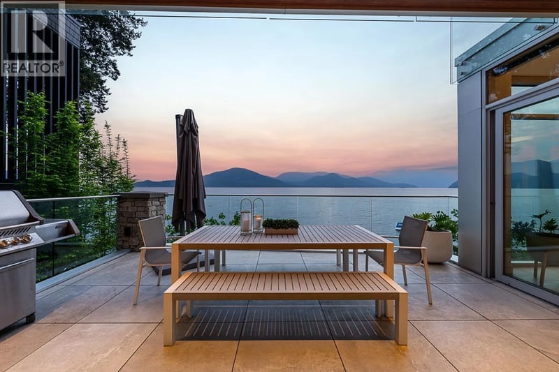 53 BRUNSWICK BEACH Road, Lions Bay, British Columbia, V0N2E0, Lions Bay, British Columbia — photo 1 of 5