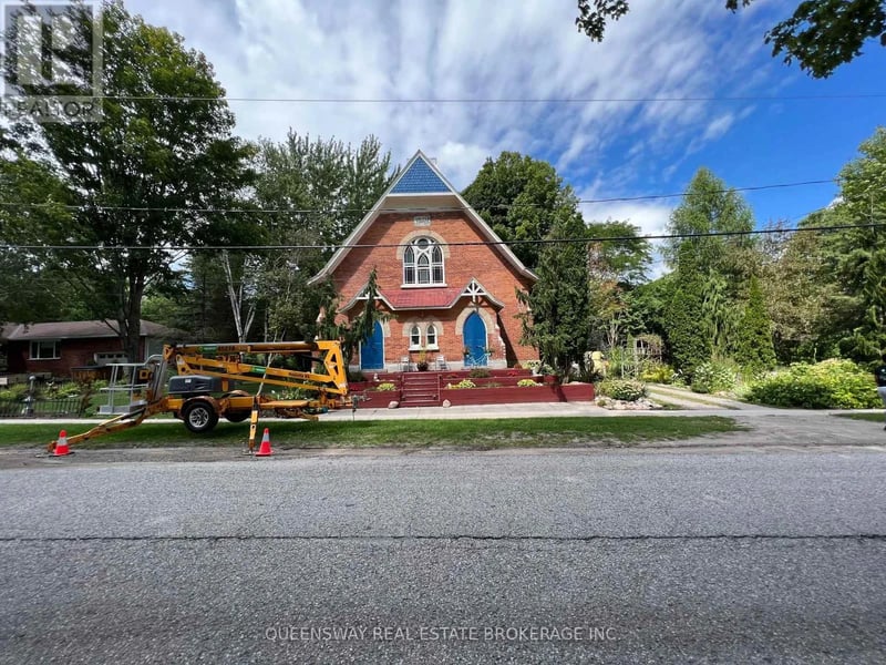 10 Mill Street West, Springwater (Hillsdale), Ontario, L0L1V0, Springwater (Hillsdale), Ontario — photo 1 of 5
