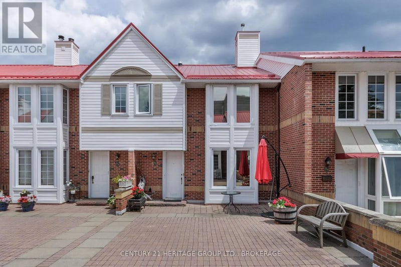 #61 1 Place D'armes, Kingston (East of Sir John A. Blvd), Ontario, K7K6S3, Kingston (East of Sir John A. Blvd), Ontario — photo 1 of 5
