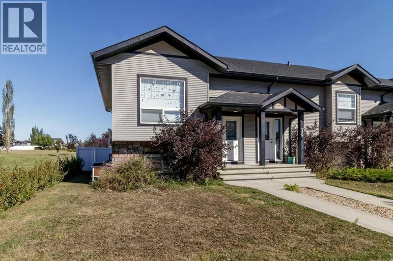 74 Hawkridge Boulevard, Penhold, Alberta, T0M1R0, Penhold, Alberta — photo 1 of 5