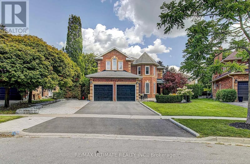 351 Fairway Gardens, Newmarket (Glenway Estates), Ontario, L3X1B4, Newmarket (Glenway Estates), Ontario — photo 1 of 5