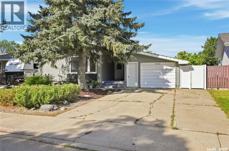 1312 King CRESCENT, Moose Jaw, Saskatchewan, S6H3G2, Moose Jaw, Saskatchewan — photo 1 of 5