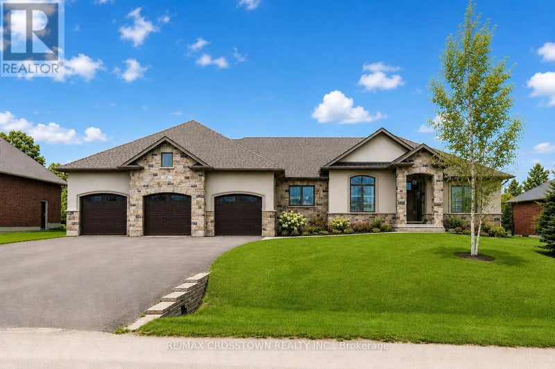 25 MENNILL Drive, Springwater (Snow Valley), Ontario, L0L1Y3, Springwater (Snow Valley), Ontario — photo 1 of 5