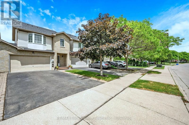 117 Frances Avenue, Hamilton (Stoney Creek), Ontario, L8E6A3, Hamilton (Stoney Creek), Ontario — photo 1 of 5