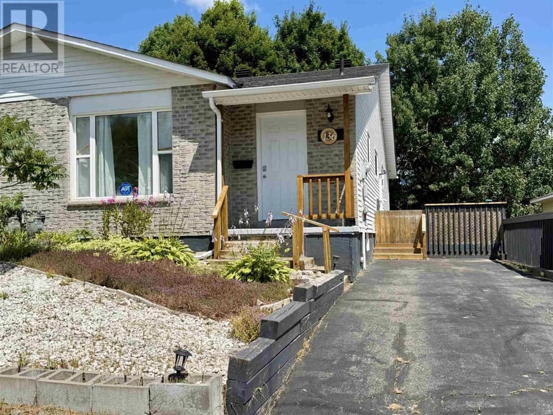 136 Frobel DR, Elliot Lake, Ontario, P5A3A2, Elliot Lake, Ontario — photo 1 of 5