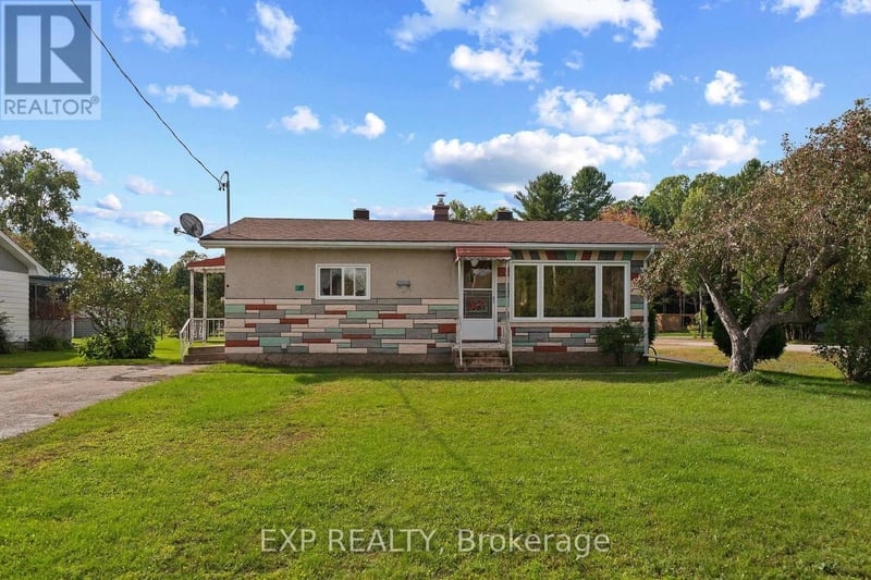 17 Casey Street, Madawaska Valley, Ontario, K0J1B0, Madawaska Valley, Ontario — photo 1 of 5