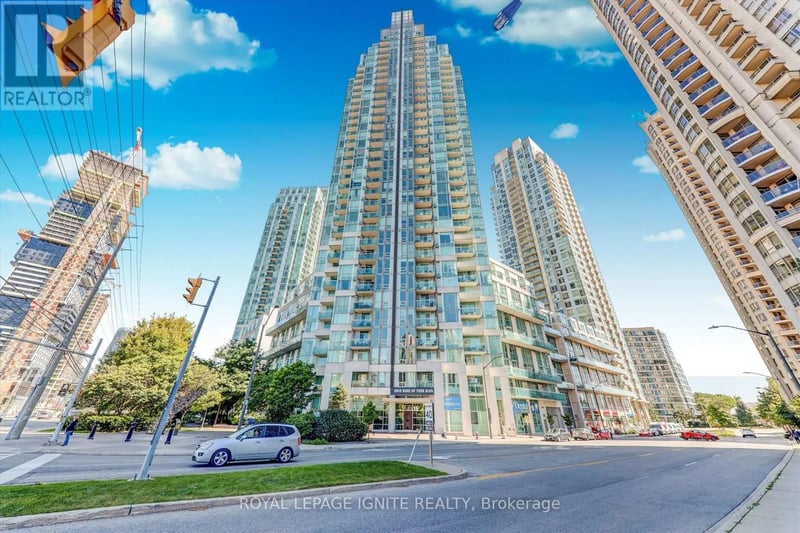#402 3939 Duke Of York Boulevard, Mississauga (City Centre), Ontario, L5B4N2, Mississauga (City Centre), Ontario — photo 1 of 5