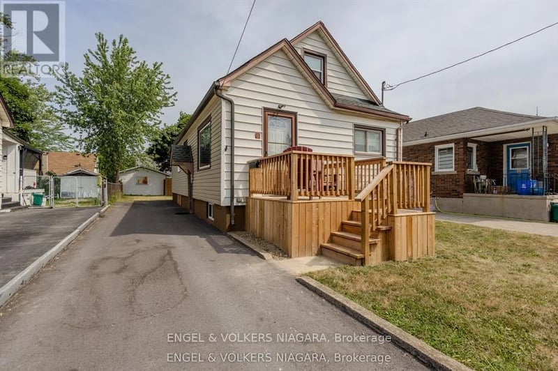 61 Hamilton Street, St. Catharines (Western Hill), Ontario, L2S1K8, St. Catharines (Western Hill), Ontario — photo 1 of 5