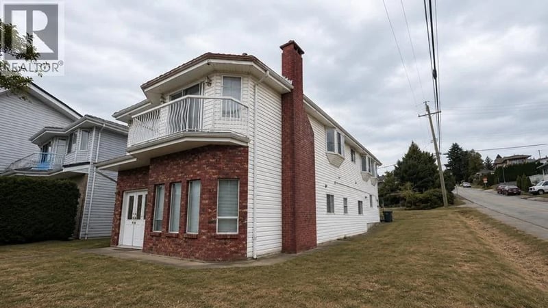 11 STRATFORD Avenue, Burnaby, British Columbia, V5B4X8, Burnaby, British Columbia — photo 1 of 5