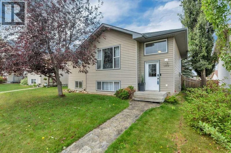 104 Old Boomer Road, Sylvan Lake, Alberta, T4S2J1, Sylvan Lake, Alberta — photo 1 of 5