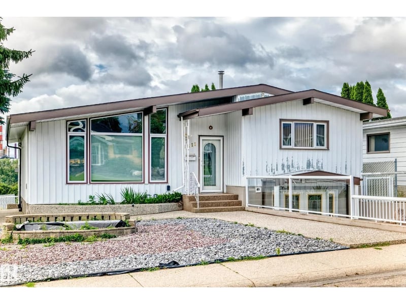 3311 104 AV NW, Edmonton, Alberta, T5W0A8, Edmonton, Alberta — photo 1 of 5