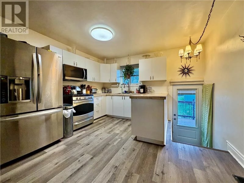 587 Elm Street, Greater Sudbury, Ontario, P3C1W7, Greater Sudbury, Ontario — photo 1 of 5
