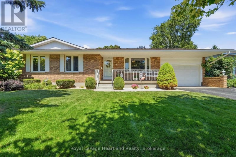 24 Leonard Drive, Goderich (Goderich (Town)), Ontario, N7A4K6, Goderich (Goderich (Town)), Ontario — photo 1 of 5