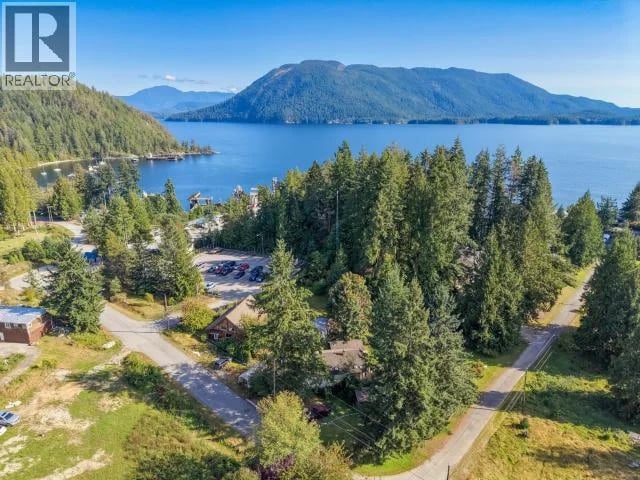 2530 JENKINSON ROAD, Powell River, British Columbia, V8A0N2, Powell River, British Columbia — photo 1 of 5
