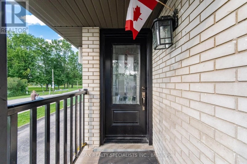 60 Elmwood Avenue, Cambridge, Ontario, N1R4Y2, Cambridge, Ontario — photo 1 of 5