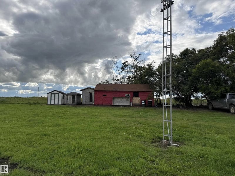 555022 RGE RD 152, Rural Two Hills County, Alberta, T0B4K0, Rural Two Hills County, Alberta — photo 1 of 5