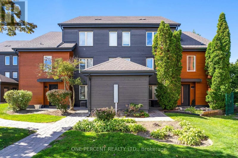 #210 110 Fairway Court, Blue Mountains, Ontario, L9Y0P8, Blue Mountains, Ontario — photo 1 of 5