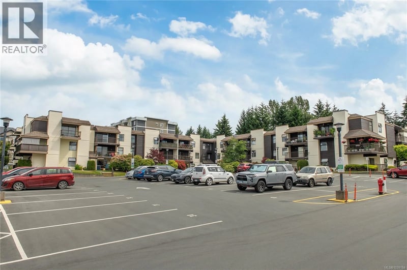 #210 585 Dogwood Street, Campbell River, British Columbia, V9W6T6, Campbell River, British Columbia — photo 1 of 5