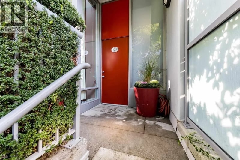 121 GEORGIA Street, Vancouver, British Columbia, V6B1T9, Vancouver, British Columbia — photo 1 of 5
