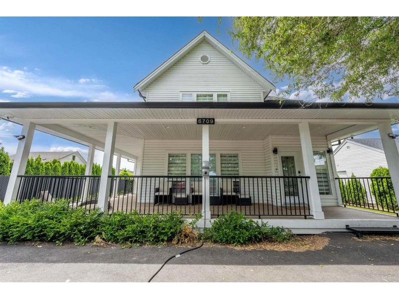6709 216 Street, Langley, British Columbia, V2Y0W9, Langley, British Columbia — photo 1 of 5