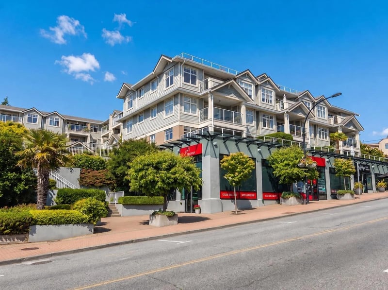 #204 15621 MARINE Drive, White Rock, British Columbia, V4B1E1, White Rock, British Columbia — photo 1 of 5