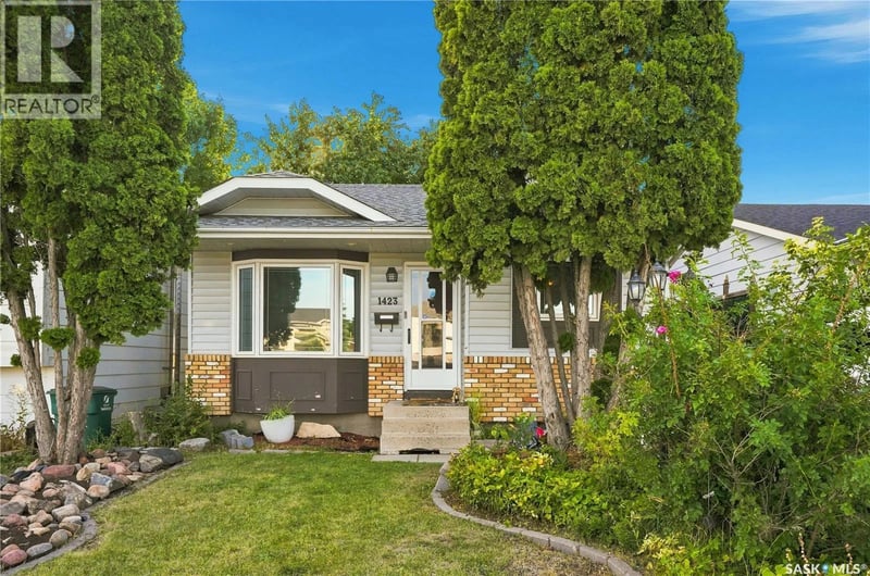 1423 Junor AVENUE, Saskatoon, Saskatchewan, S7L6T7, Saskatoon, Saskatchewan — photo 1 of 5