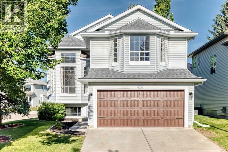 19 Valley Brook Circle Northwest, Calgary, Alberta, T3B5S4, Calgary, Alberta — photo 1 of 5