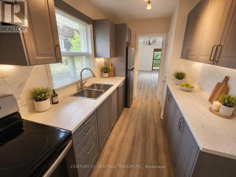 #Main 95 Lucas Street, Richmond Hill (Mill Pond), Ontario, L4C4P4, Richmond Hill (Mill Pond), Ontario — photo 1 of 5
