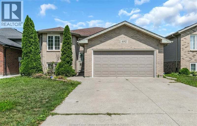 692 DYNASTY, Windsor, Ontario, N9G2X9, Windsor, Ontario — photo 1 of 5
