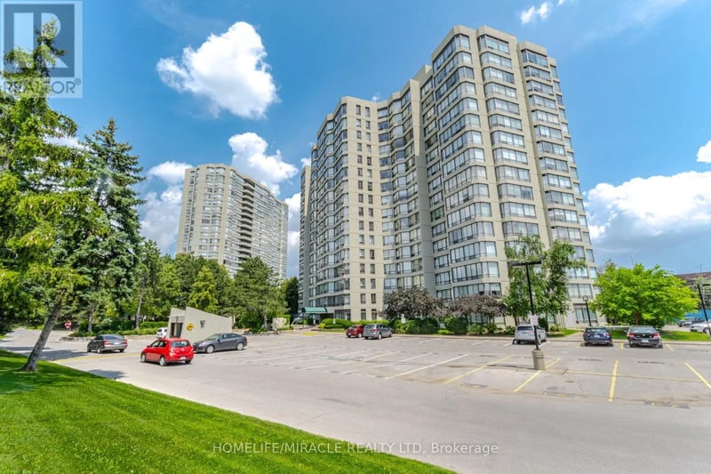 #401 26 Hanover Road, Brampton (Queen Street Corridor), Ontario, L6S4T2, Brampton (Queen Street Corridor), Ontario — photo 1 of 5