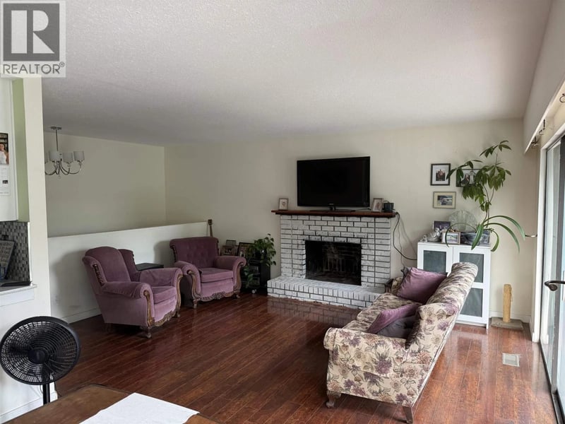 3990 MT SEYMOUR Parkway, North Vancouver, British Columbia, V7G1C4, North Vancouver, British Columbia — photo 1 of 4