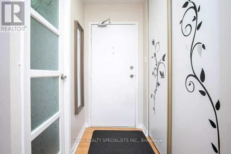 #601 700 Dynes Road, Burlington (Roseland), Ontario, L7N3M2, Burlington (Roseland), Ontario — photo 1 of 5