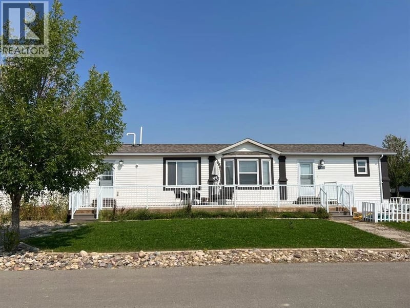 4002 Seasons Boulevard, Coaldale, Alberta, T1M0C6, Coaldale, Alberta — photo 1 of 5