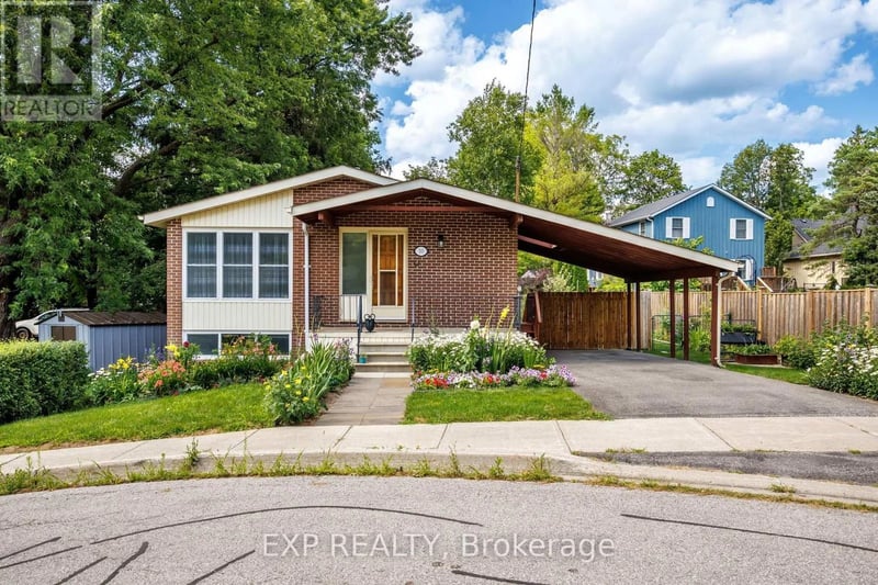 30 Harrison Avenue, Aurora (Aurora Village), Ontario, L4G1E1, Aurora (Aurora Village), Ontario — photo 1 of 5