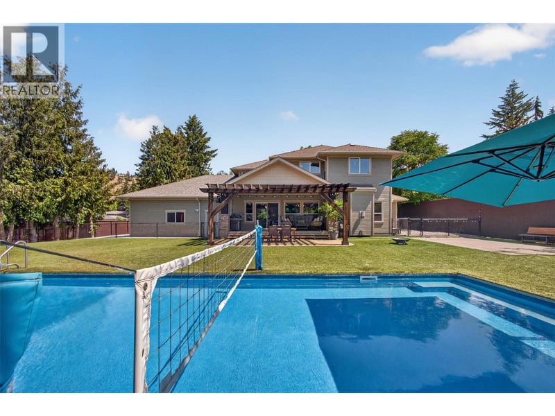 4588 Raymer Road, Kelowna, British Columbia, V1W1H9, Kelowna, British Columbia — photo 1 of 5