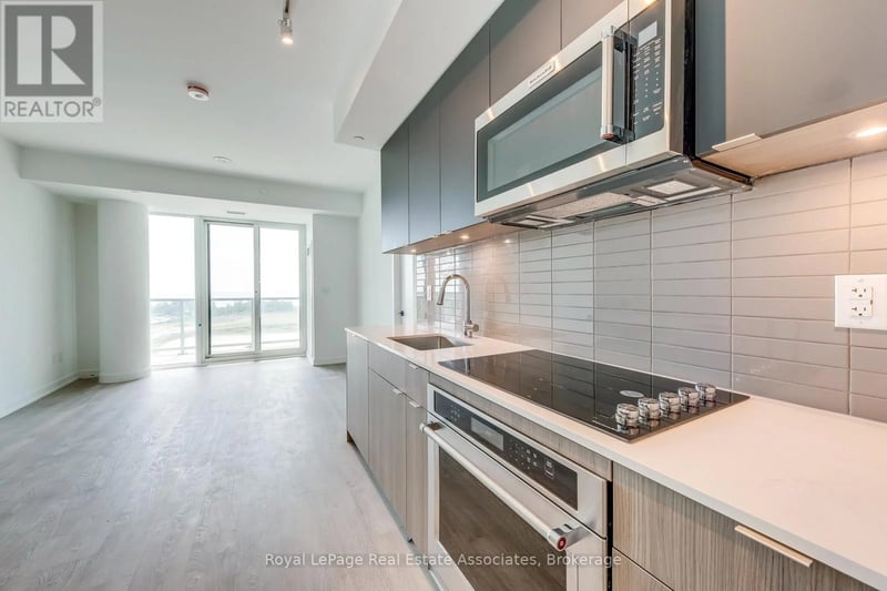 #806 220 Missinnihe Way, Mississauga (Port Credit), Ontario, L5H0A9, Mississauga (Port Credit), Ontario — photo 1 of 5
