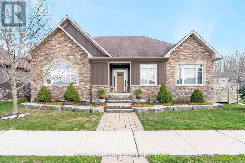 3063 Stone Ridge Boulevard, Orillia, Ontario, L3V0A3, Orillia, Ontario — photo 1 of 5