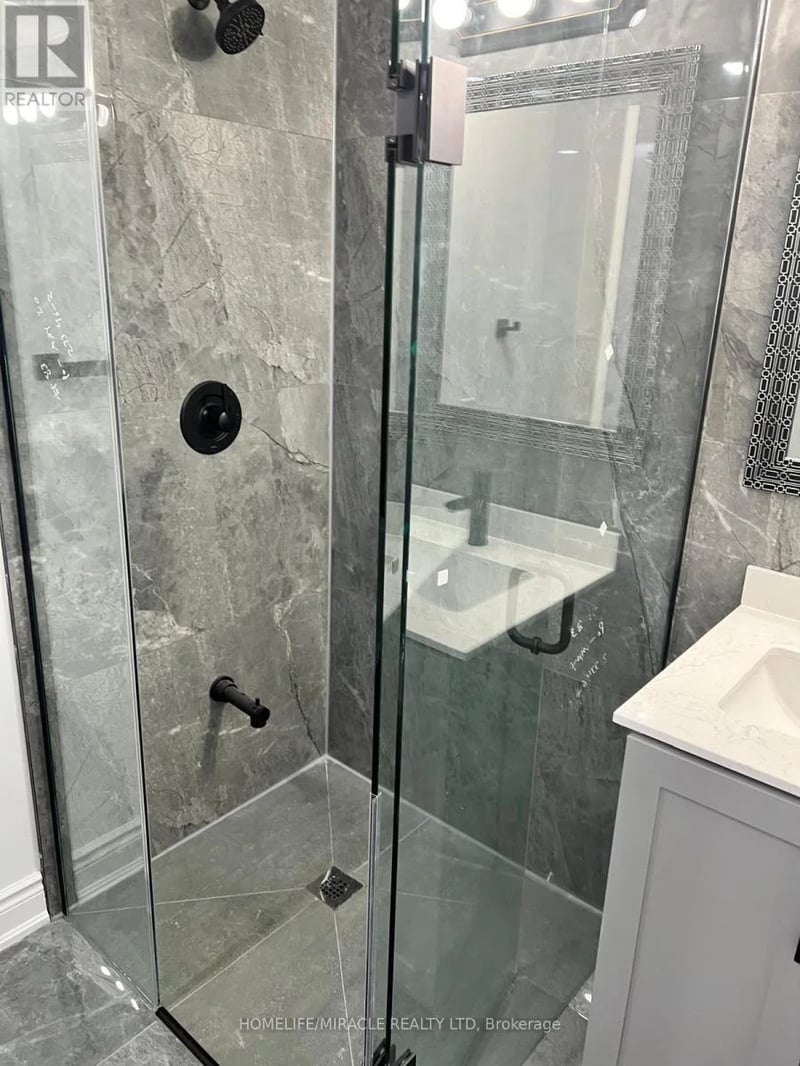 23 Aldenham Street, Brampton (Credit Valley), Ontario, L6X5S2, Brampton (Credit Valley), Ontario — photo 1 of 5