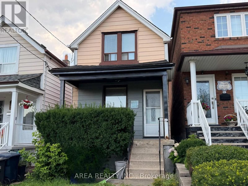 48 Corby Avenue, Toronto (Caledonia-Fairbank), Ontario, M6E1V3, Toronto (Caledonia-Fairbank), Ontario — photo 1 of 5