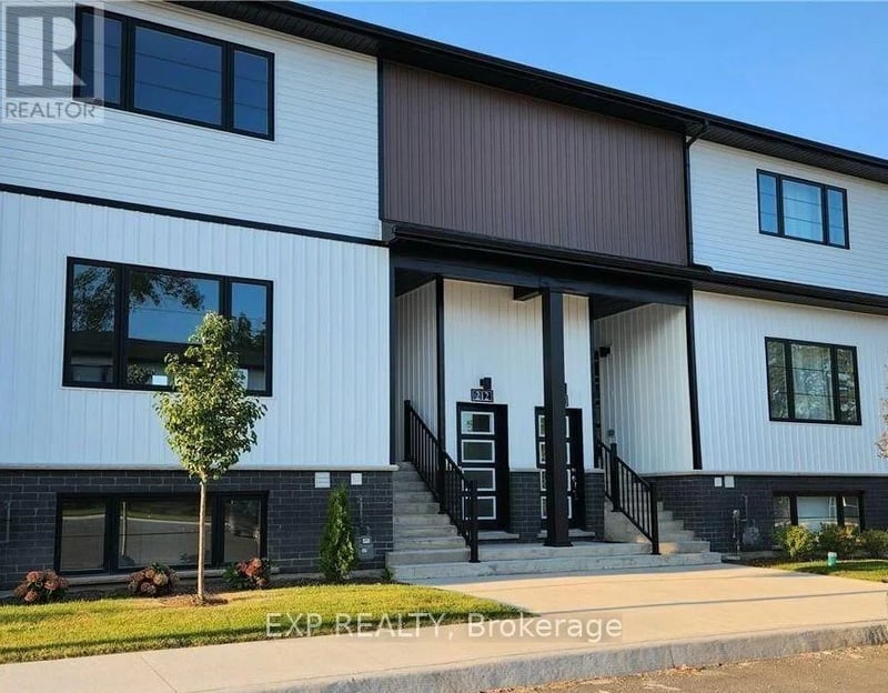 #222 4263 Fourth Avenue, Niagara Falls (Downtown), Ontario, L2E0C2, Niagara Falls (Downtown), Ontario — photo 1 of 5