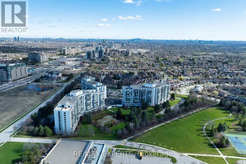 #Ph01 30 Harding Boulevard West, Richmond Hill (North Richvale), Ontario, L4C9M3, Richmond Hill (North Richvale), Ontario — photo 1 of 5