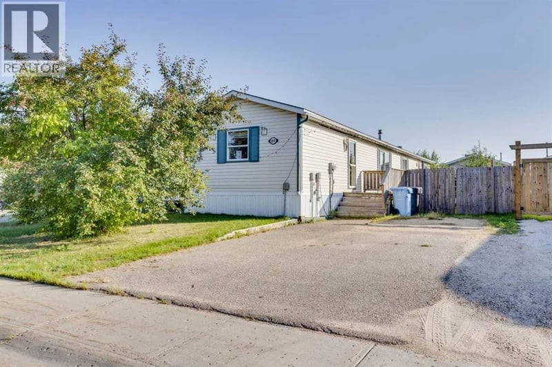 105 Hoehne Street, Fort McMurray, Alberta, T9K2K8, Fort McMurray, Alberta — photo 1 of 5