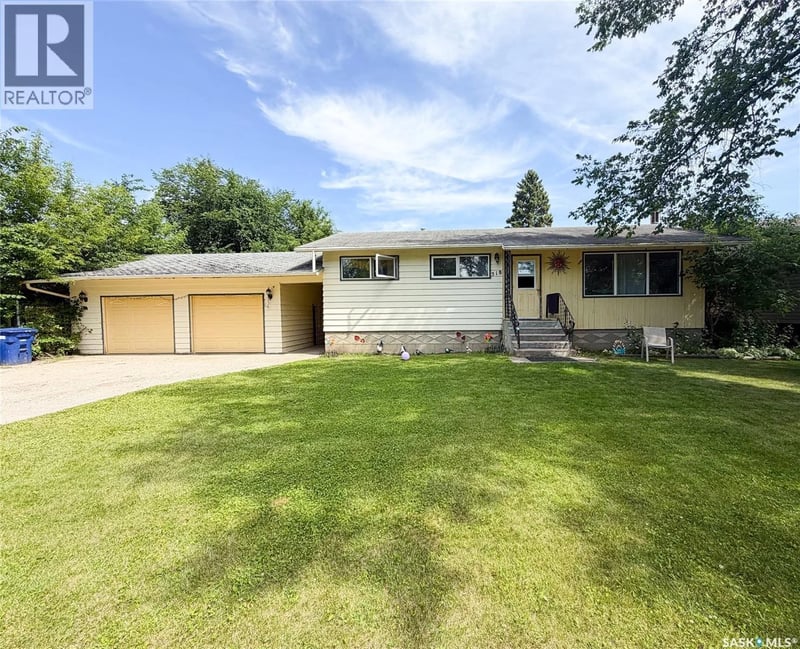 518 1st STREET E, Meadow Lake, Saskatchewan, S9X1E9, Meadow Lake, Saskatchewan — photo 1 of 5