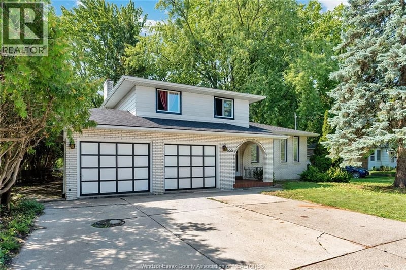 655 ROSELAND Drive South, Windsor, Ontario, N9G1T7, Windsor, Ontario — photo 1 of 5