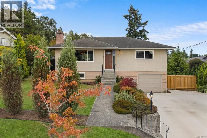 749 Lily Avenue, Saanich, British Columbia, V8X3R7, Saanich, British Columbia — photo 1 of 5