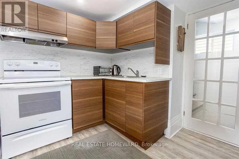 #Lower 81 Sweetland Avenue, Ottawa, Ontario, K1N7T9, Ottawa, Ontario — photo 1 of 5