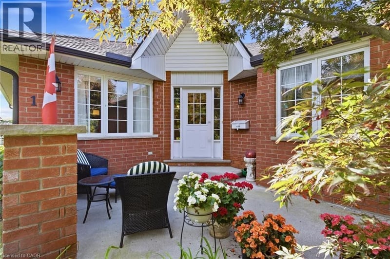 #1 10 ISHERWOOD Avenue, Cambridge, Ontario, N1R8L5, Cambridge, Ontario — photo 1 of 5